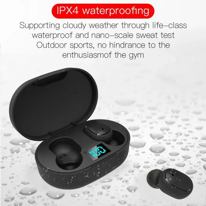 Écouteurs sans fil Bluetooth E6s noirs avec écran numérique, dans un boîtier de charge assorti conçu pour les activités de plein air et la salle de sport.