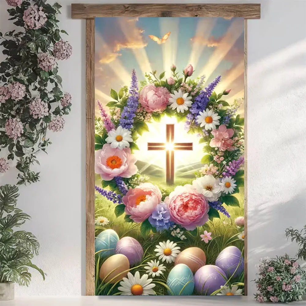 Religiöse Oster-Jesus-Türverkleidung mit einem floral gestalteten Vorhang, einem strahlenden Kreuz inmitten von pinken, weißen und violetten Blumen sowie bemalten Eiern am Sockel; geeignet als Fotografie-Hintergrund-Banner.