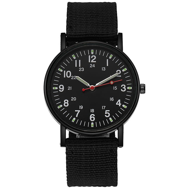 Schwarze analoge Militär-Quarzuhr mit leuchtenden grünen Stundenmarkierungen und schwarzem Stoffarmband.
