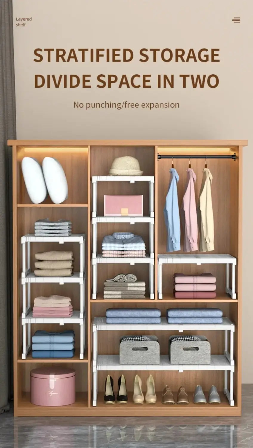 Organisateur d’armoire en métal blanc au design modulaire moderne et aux étagères empilables, rangement pour une organisation stratifiée des vêtements.