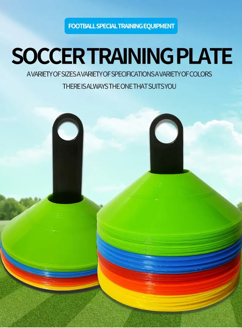 子ども向けスポーツ用のアジリティトレーニングコーンセット。明るい緑色および多色のプラスチックコーンに黒いハンドルを備えた10個入りです。
