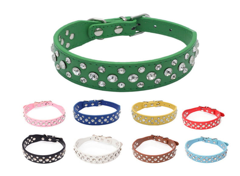 Grünes Nietenbesetztes Hundehalsband aus Kunstleder mit klaren Strasssteinen und Metallbeschlägen in Silberoptik für kleine Hunde und Katzen