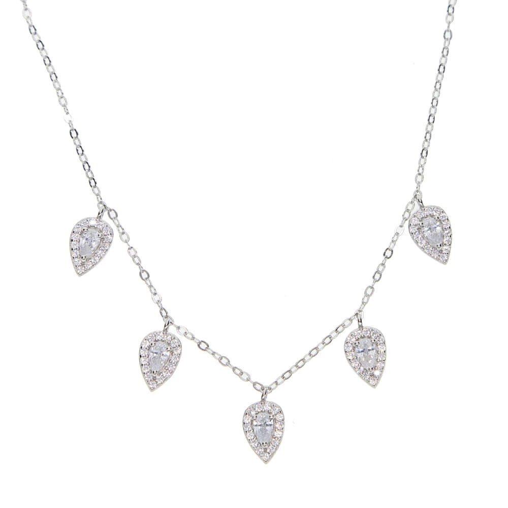 Collar tipo gargantilla delicado en circonita cz de color plata con forma de gota de lágrima, con cinco colgantes con forma de gota, cada uno con una piedra transparente central rodeada por un halo de piedras más pequeñas que brillan.