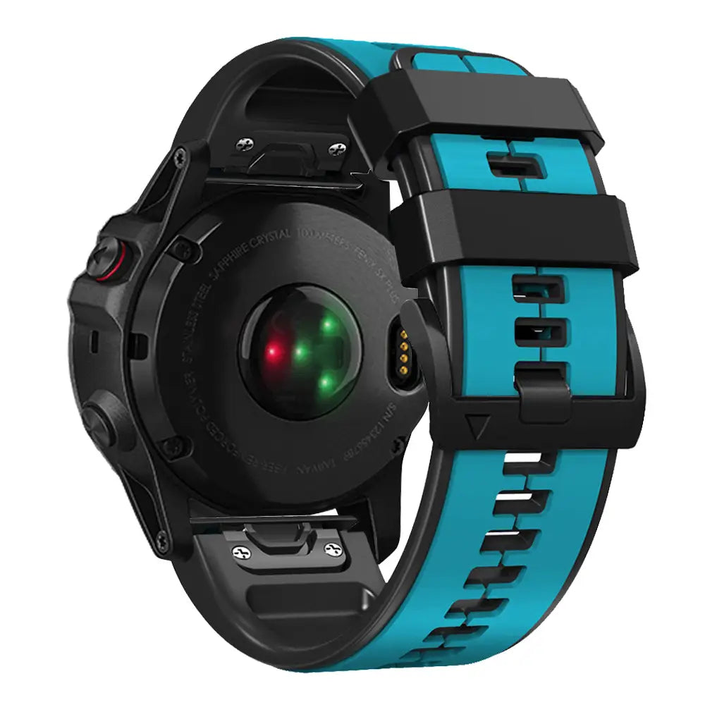 Eine elegante Garmin Fenix Smartwatch in Schwarz und Türkis mit einem sportlichen, strukturierten Silikonarmband.