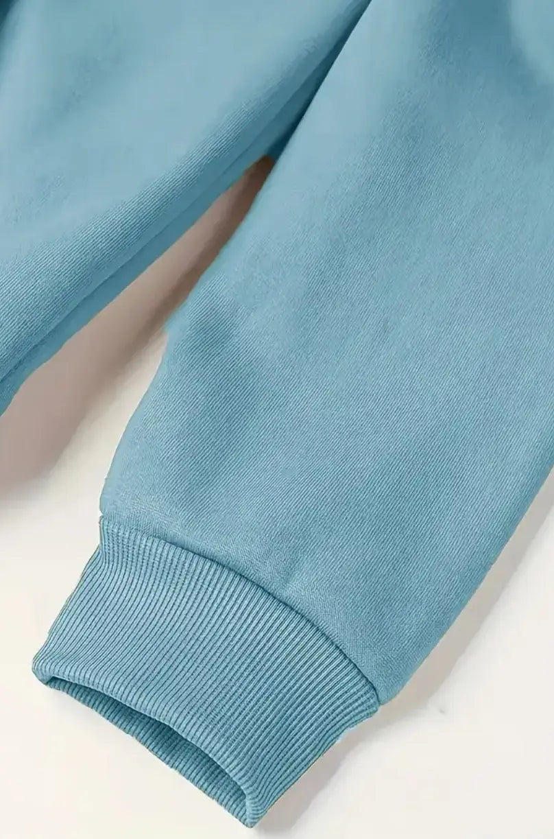 Pantalones de sudadera suaves de algodón color azul claro, con puños de canalé, combinados con una sudadera casual tipo zip para hombre para otoño e invierno, para un uso cómodo en capas.