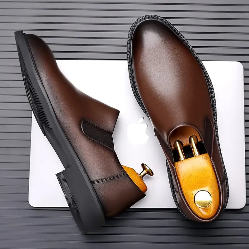 Chaussures habillées à enfiler en cuir pour hommes, marron, avec bottines Chelsea en cuir marron, semelle en caoutchouc noir et semelles intérieures en bois.