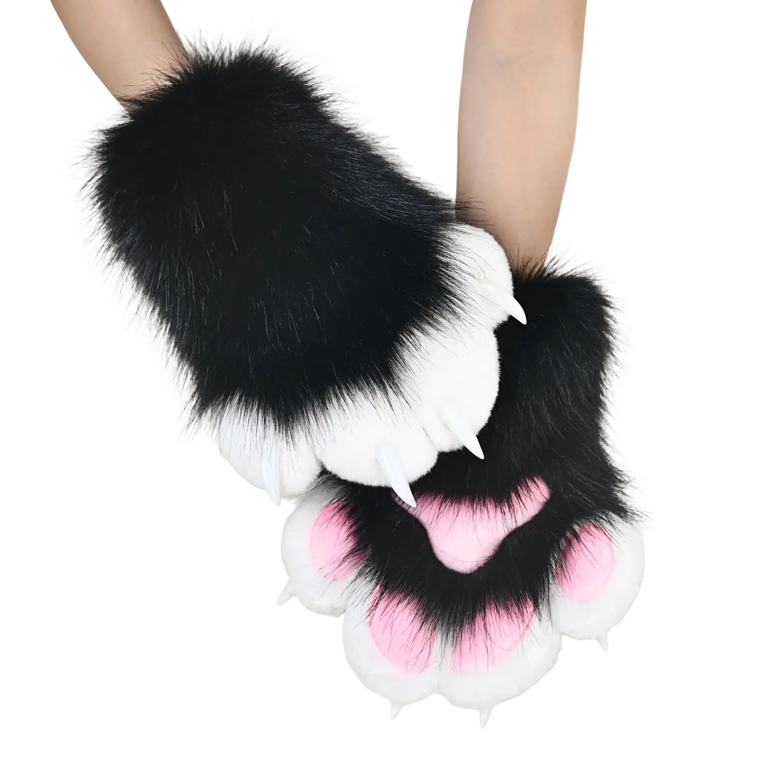 Vista frontal de guantes de piel sintética con forma de pata de animal en negro y blanco, con almohadillas rosas y garras blancas pronunciadas.