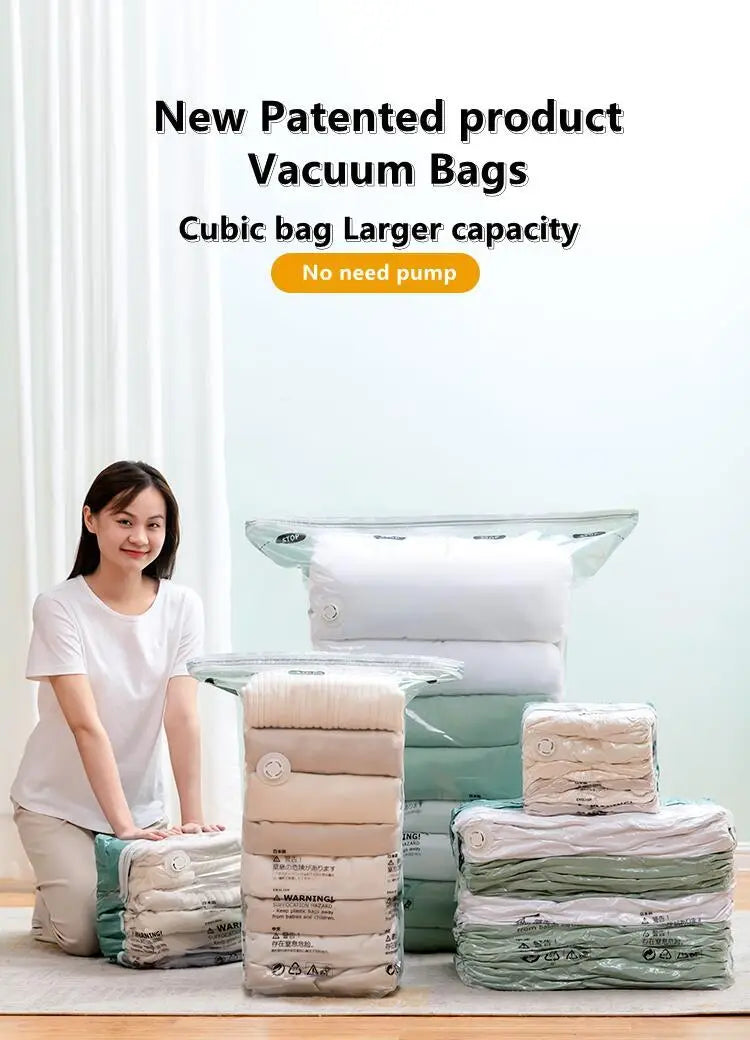 Transparente Vakuumbeutel in Beige, Grün und Weiß mit kreisförmigem Dichtungsdesign für die große, pumplose Aufbewahrung von Kleidung.