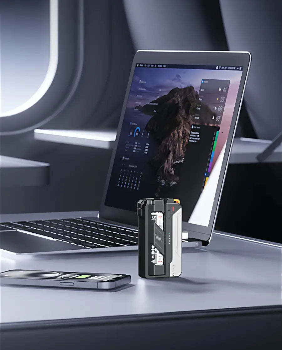 Schwarz-weiße robuste taktische 5000-mAh-Taschenbatterie mit einem eleganten kantigen Design und sichtbarer Beschriftung an der Seite – ideal für zuverlässiges Laden an Arbeitstagen, mit positiven Rückmeldungen von Nutzern.