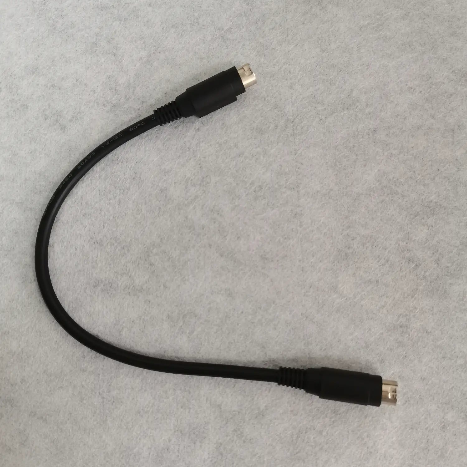 信号ファイア・フュージョンスプライサー用電源チャージャーアダプター。金属コネクタ付きの黒色USB-USBアダプターケーブル。