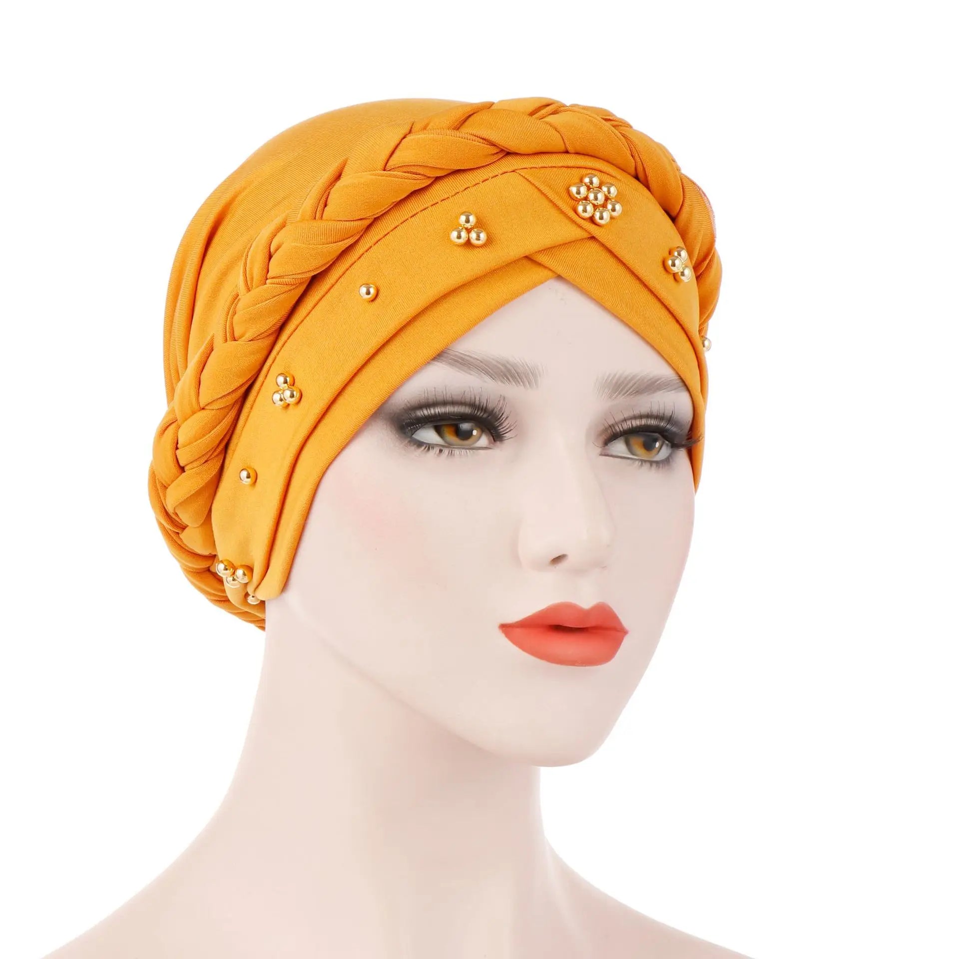 envoltura para la cabeza tipo turbante de hijab modal en color naranja, con grupos de cuentas de color dorado y confeccionada con suave tejido modal.