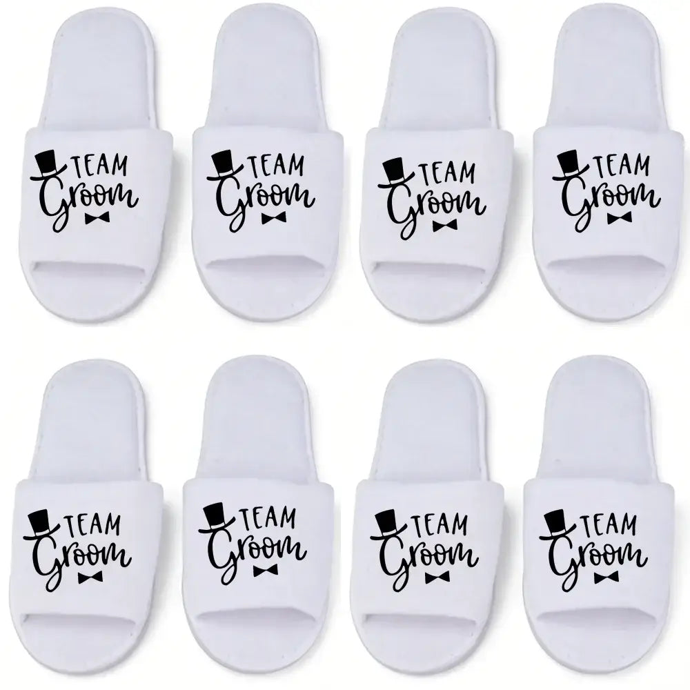 Weiße Team-Groom-Slide-Sandalen mit schwarzem Zylinderhut- und Fliege-Grafik, entworfen für das Schuhwerk der Hochzeitsgesellschaft.
