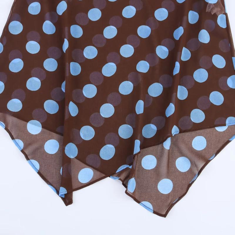Brauner Seidenschal mit hellblauen Punkten, passend zu einem Damen-Set aus Polka-Dot-Midi-Rock mit Wickelkragen aus Chiffon in ausgewählter Größe