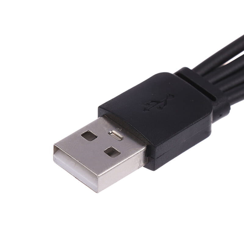 黒色のUSB-A充電ケーブルコネクタで、金属シルバーのプラグと成形プラスチック筐体を備え、充電ケーブル4in1 USB-C急速充電セットでの急速充電に対応します。