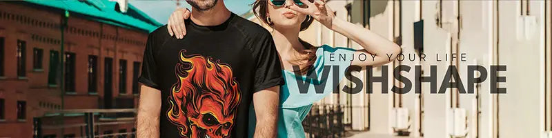 Schwarzes Baumwoll-T-Shirt zum Gedenken an George Floyd mit einem leuchtenden orange-roten Flammenschädel-Grafik.