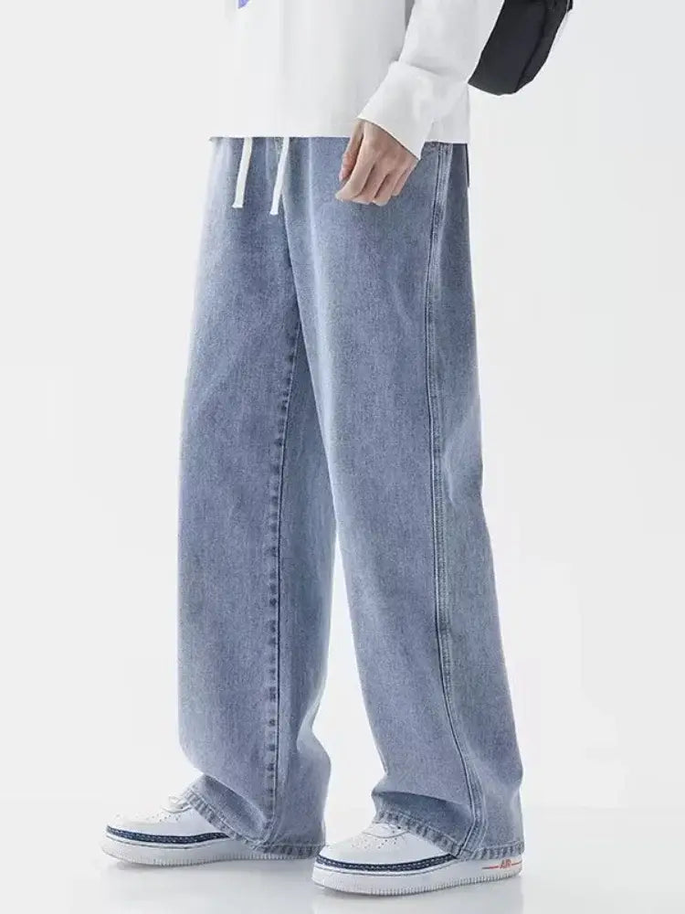 Jeans en denim Y2k à jambes larges et ample pour hommes en denim délavé, coupe décontractée et taille à cordon de serrage blanc.