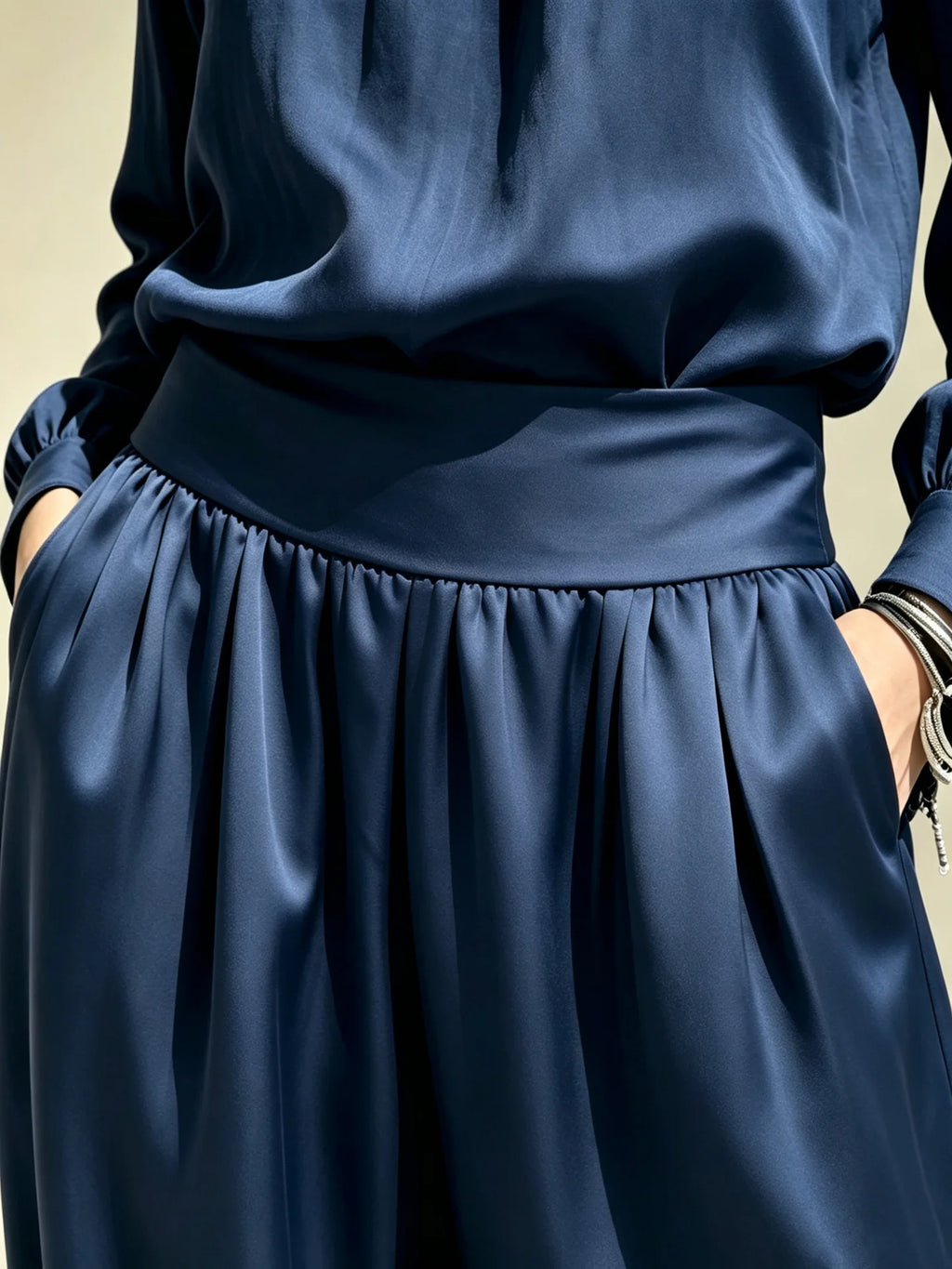 2026 Fall European and American New Casual, High-End, Stand-Up Collar Outfit Set: Loose Blouse, Wide-Leg Pants for Women.