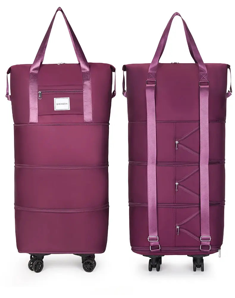 Un sac duffel roulant violet à grande capacité, avec des sangles réglables et plusieurs compartiments à fermetures éclair pour un usage en voyage.