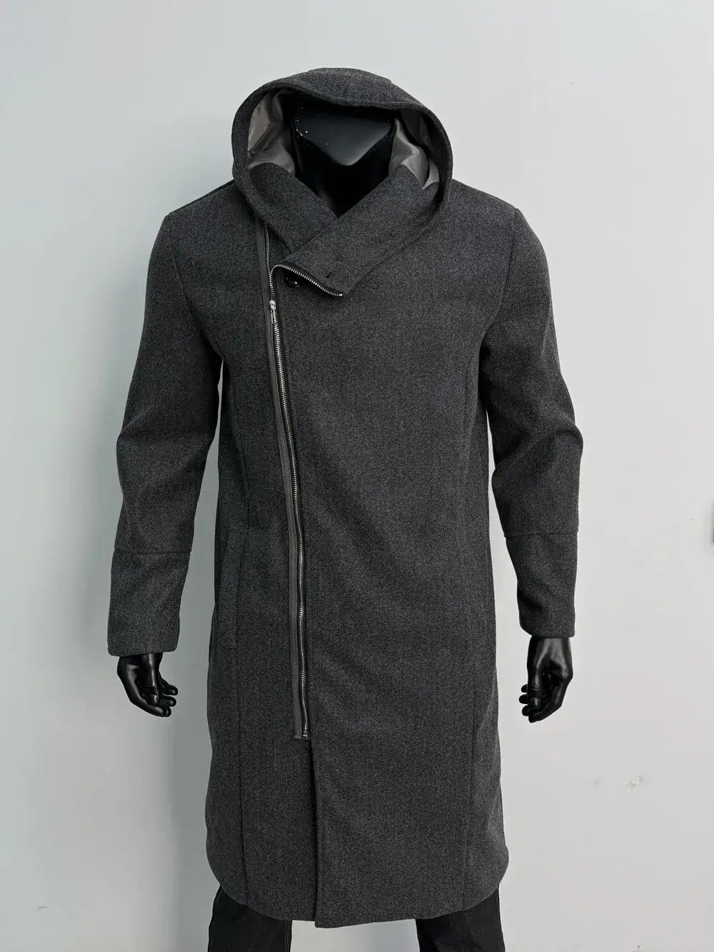 Abrigo tipo gabardina con capucha de lana marrón para hombre, con capucha de lana texturizada gris oscuro y detalle de cremallera diagonal para la moda urbana y2k