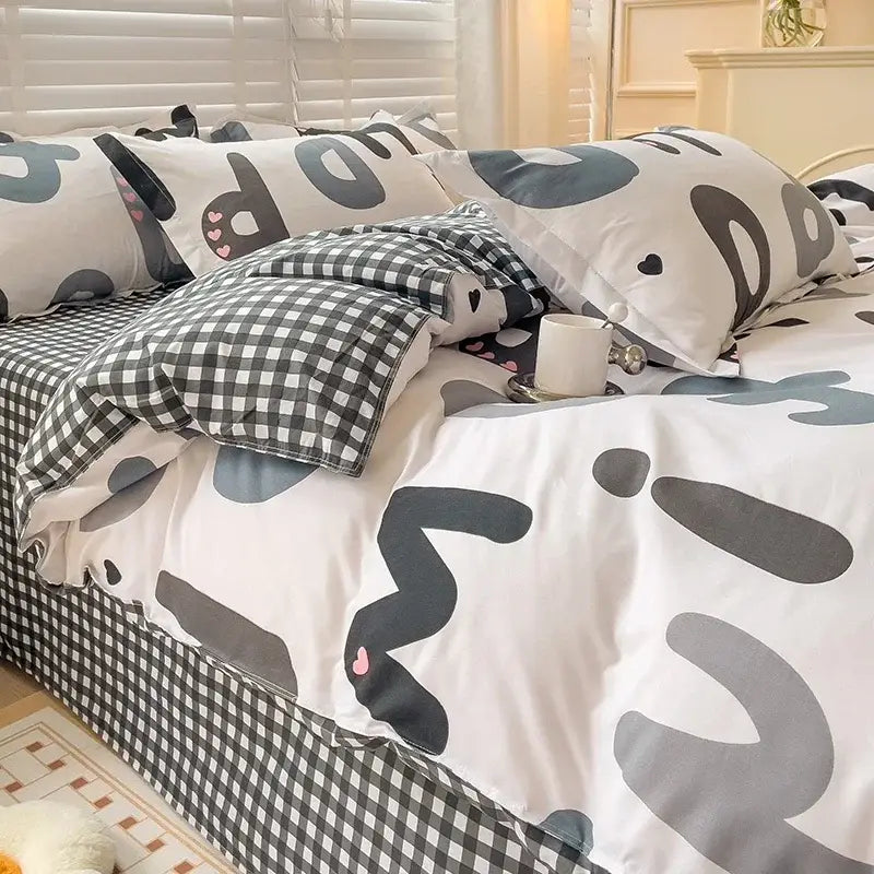 Weiß-graues Panda-Bettwäsche-Set mit schwarz-weißen Karo-Akzenten, ausgelegt für Betten in Queen- und King-Größe, aus der Kollektion Niedliches Hasen-Kinder-Bettwäscheset.