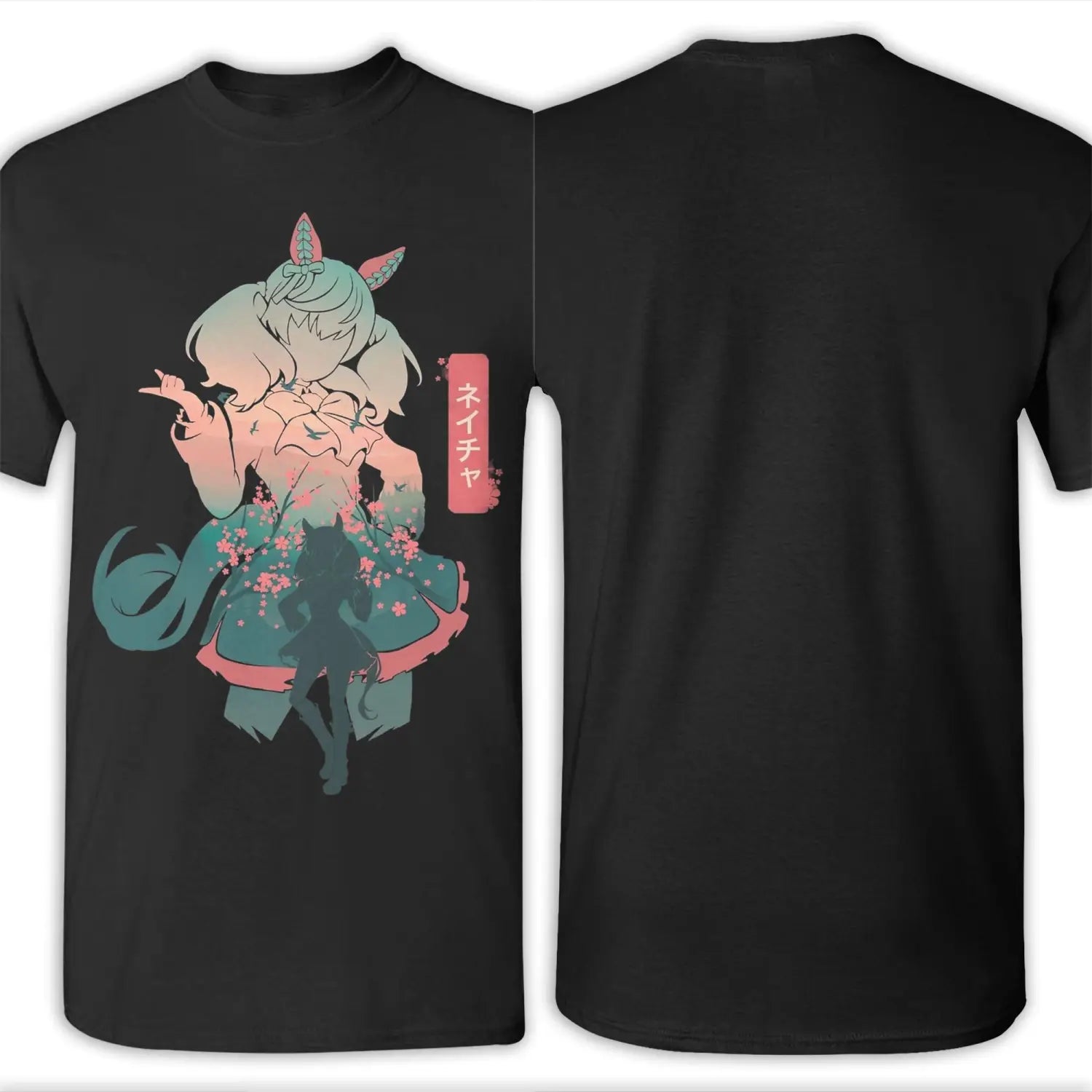 黒色の綿素材、半袖のウマ娘アニメTシャツ。緑・青・ピンクの桜の花に囲まれた、ティール色の髪、ピンク色の耳、尾を持つキャラクターの鮮やかなイラストが特徴です。
