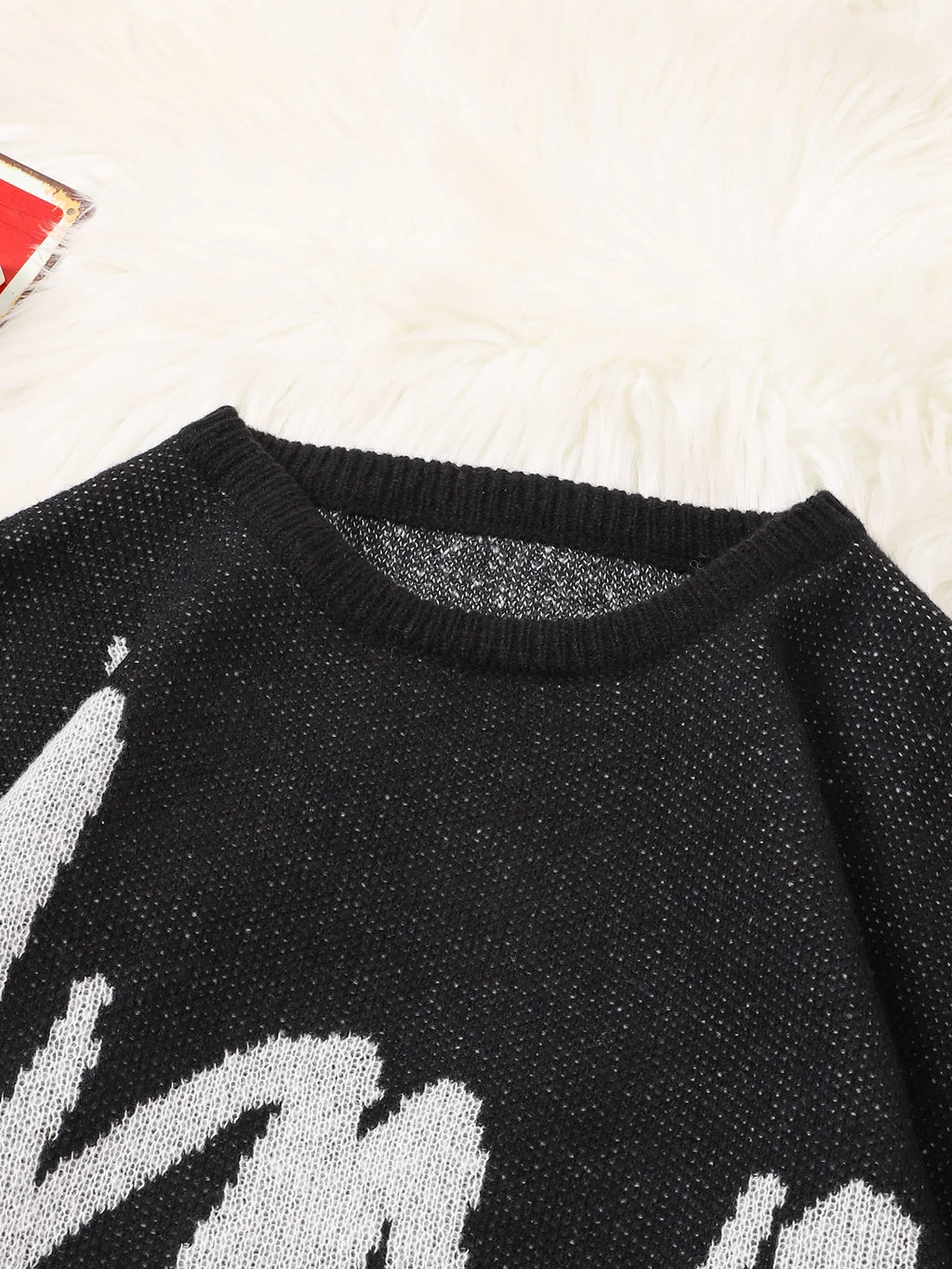 Simple Long-Sleeved Crew Neck Knit Sweater Suitable for Men, Comfortable and Stylish for Everyday Wear, a Fashionable Layering Choice for Any Season