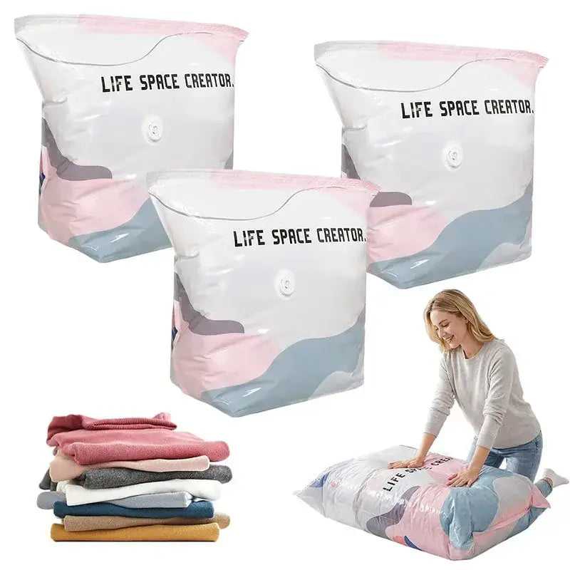 Rosa- und graumusterige Vakuum-Aufbewahrungsbeutel für Kleidung und Quilts mit „Life Space Creator“ aufgedruckt, ausgelegt zur effizienten Aufbewahrung von Kleidung.