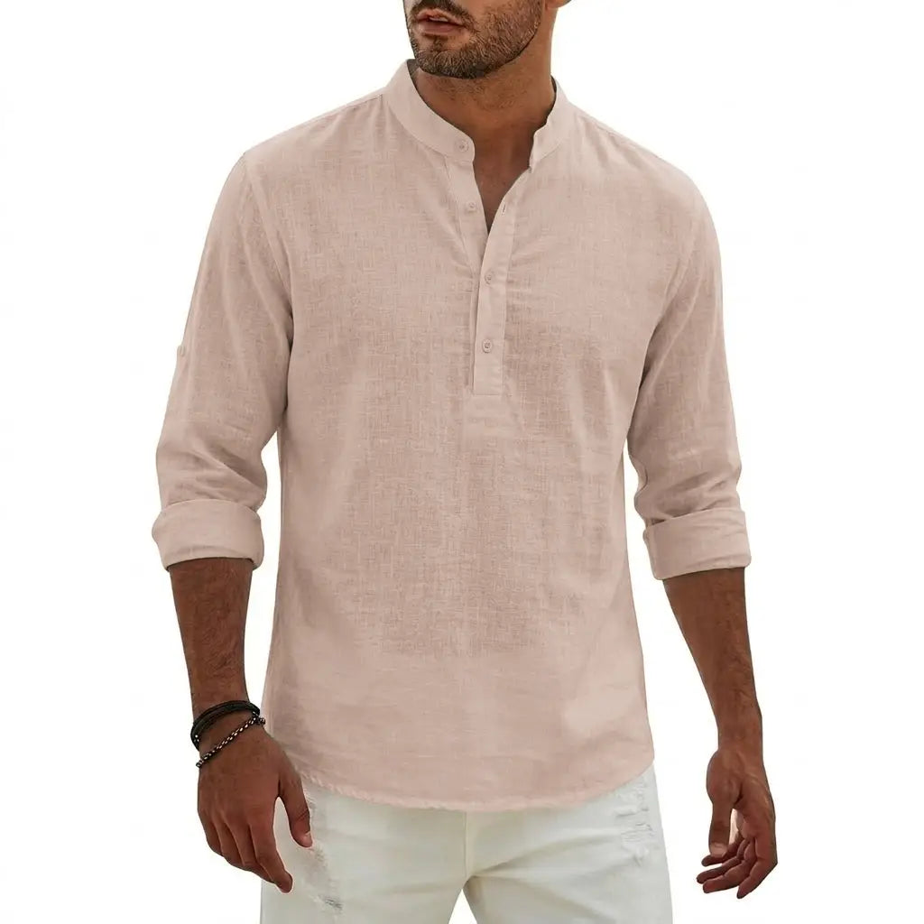 Chemise Henley en lin pour homme beige clair, à manches longues, col mandarin et patte boutonnée, adaptée au port d’été décontracté.