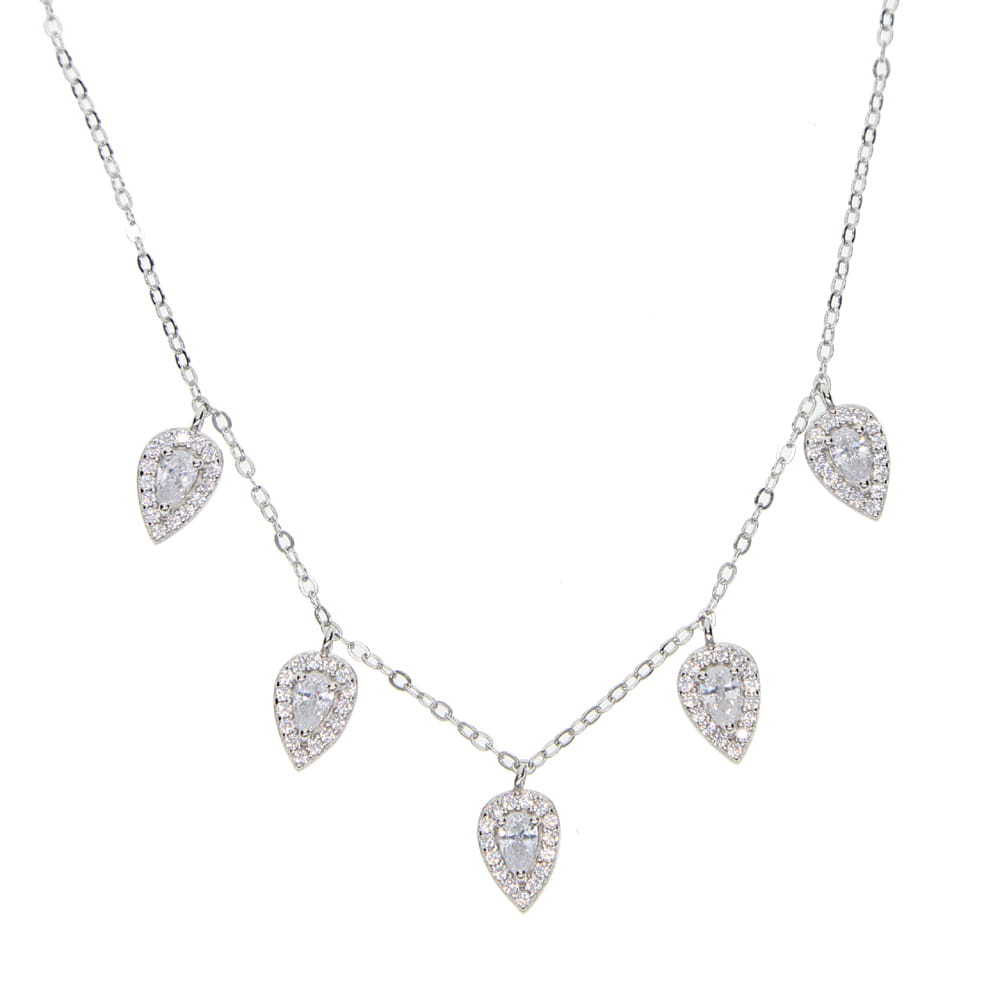 Collar tipo gargantilla delicado en circonita cz de color plata con forma de gota de lágrima, con cinco colgantes con forma de gota, cada uno con una piedra transparente central rodeada por un halo de piedras más pequeñas que brillan.
