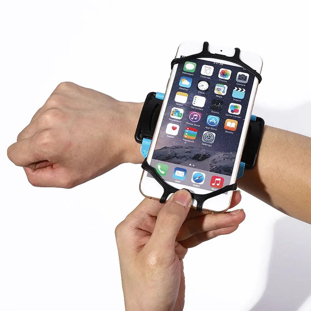 Brazalete para teléfono para correr que gira 360, ajustable en color negro y azul, que sujeta un smartphone blanco para un uso seguro y flexible durante el ejercicio.