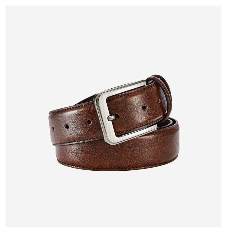 Herren-Ledergürtel im Casual-Stil mit Dornschließe aus braunem Leder und einer silberfarbenen rechteckigen Schließe.