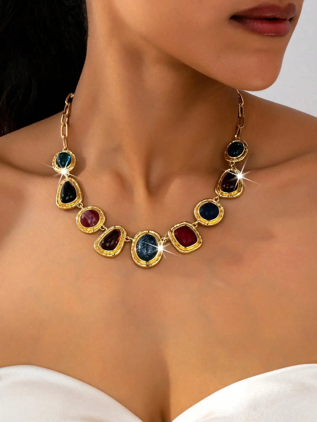 A Light Luxury, High-Design, Fashionable, Sexy, Casual, and Versatile Women's Pendant Necklace