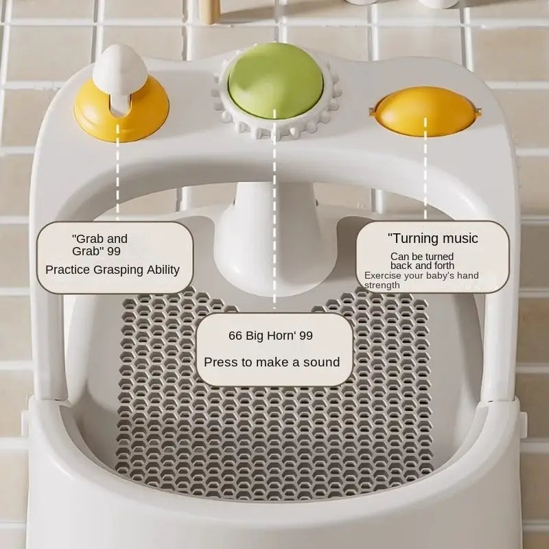 Asiento de baño para bebé de plástico blanco con visualizador de temperatura y ventosas, que incluye botones interactivos de color amarillo y verde para agarrar, girar música y producir sonidos.