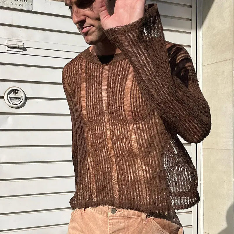 Herren-Braun mit durchscheinendem Strick, Longsleeve-Top, mit einem halbtransparenten Rippstrickstoff mit lockerer Passform und langen Ärmeln.