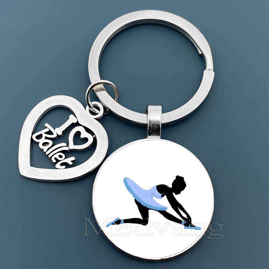 青いチュチュのガラスドームダンサーペンダントと、ハート形のチャームに「I love ballet」をあしらった銀色のバレエキーチェーン。ダンサーギフトに最適。