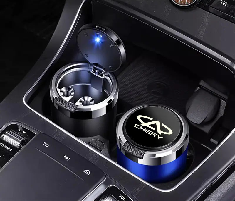 Cendrier de voiture Chery LED bleu et noir, avec une lumière LED bleue lumineuse et un couvercle pour un usage dans le véhicule.
