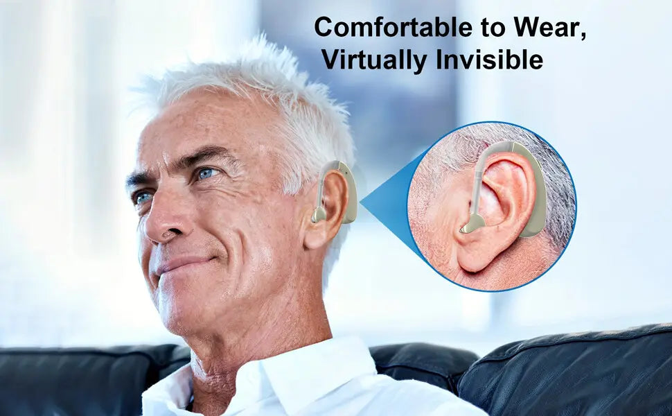 Audífono beige detrás de la oreja con diseño minimalista para un uso discreto y cómodo, con reducción de ruido, mostrado con estuche de carga.