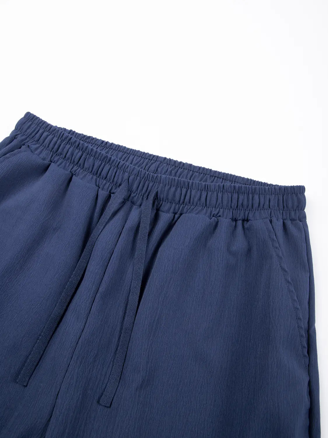 Dunkelblaue leichte Leinenjogginghosen für Herren mit elastischer Taille und Kordelzug-Verschluss.