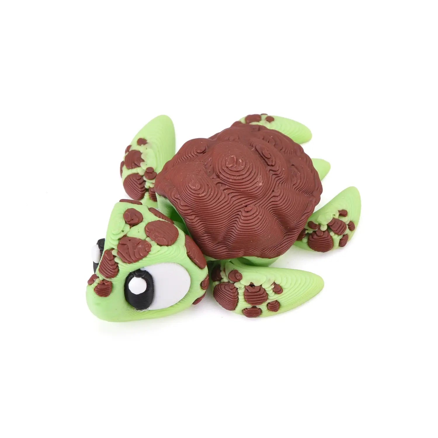 Une adorable figurine de tortue de mer imprimée en 3D, verte et brune, avec une carapace détaillée et texturée ainsi que des yeux expressifs, présentée comme produit fini.