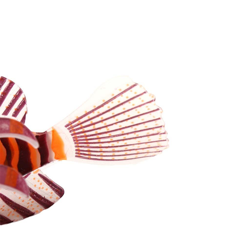 Eine kräftige künstliche Silikon-Aquarienzierde mit einem gestreiften Glasdesign mit orangefarbenen und bordeauxroten Mustern.