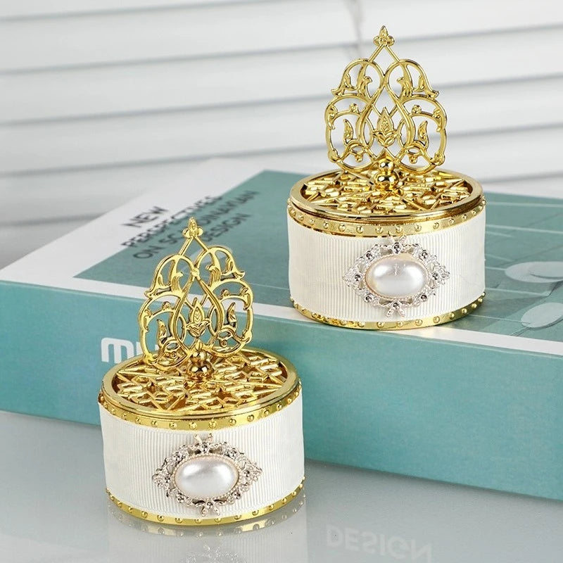 Elegant European Wedding Party Moon Baby Celebration Gold Wedding Candy Box Tower Bead Decorated Storage Box Packaging Sugar Box