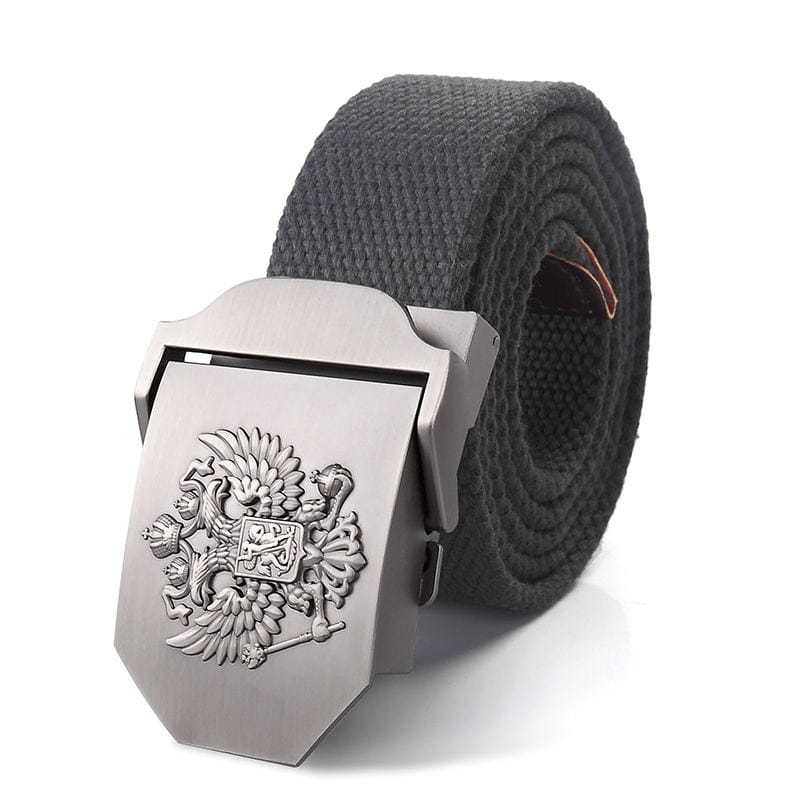 Boucle de ceinture à finition ton argent avec un emblème d’aigle bicéphale finement gravé, associée à une sangle en toile camouflage gris foncé sur une ceinture tactique en toile à aigle russe pour hommes, sangle militaire.