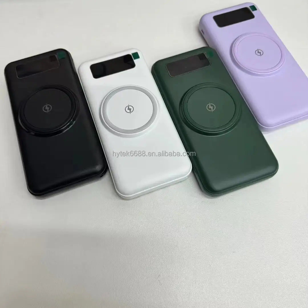 Quatre étuis de téléphone fins rectangulaires de charge sans fil en noir, blanc, vert forêt et lavande, fabriqués avec une batterie Li-polymère, dotés d’embases de charge magnétique circulaires à l’arrière pour une charge rapide via une connexion micro USB.