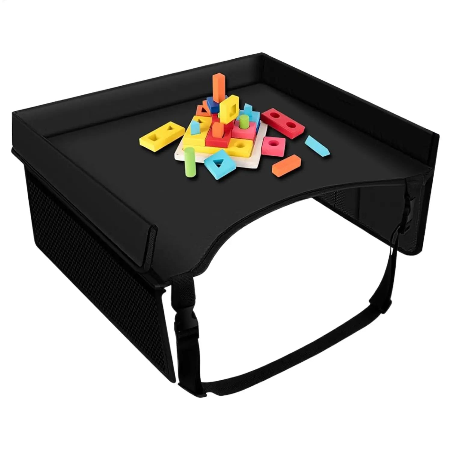 Schwarzer Stoff für Kinder-Autositz-Reisetablett-Lapdesk-Organizer mit Netzseiten und verstellbaren Gurten, dargestellt von der Rückseite.
