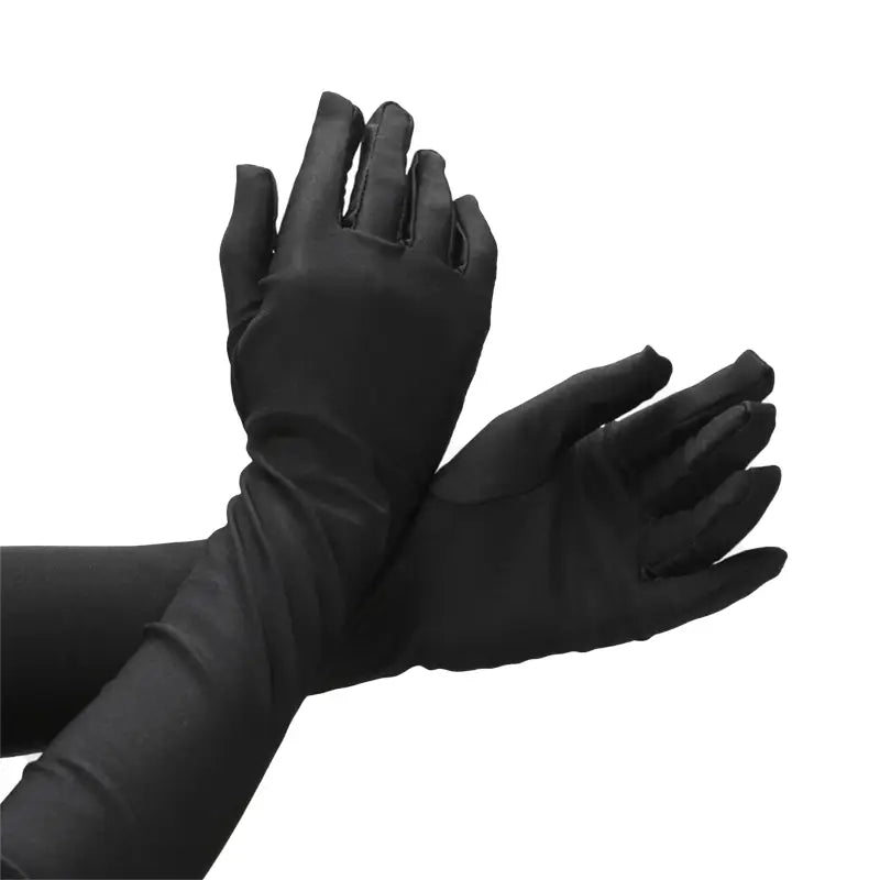 Guantes largos de ópera de satén negro para mujer, con acabado liso y brillante y mangas largas que se extienden más allá de la muñeca.