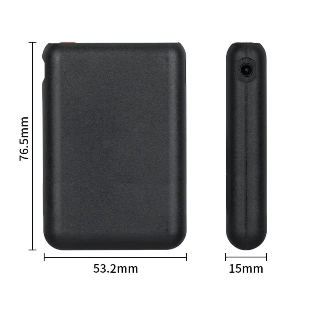 Banco de energía mini rectangular negro con un objetivo de cámara en el lateral, diseñado como batería para guantes calefactados de 5000 mAh para un uso eficiente con guantes calefactados