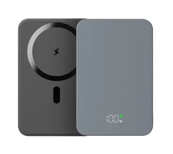 20000mAhの容量を備え、円形のワイヤレス急速充電パッドとデジタル表示でバッテリー残量100パーセントを示すグレーの長方形マグネット式モバイルバッテリー