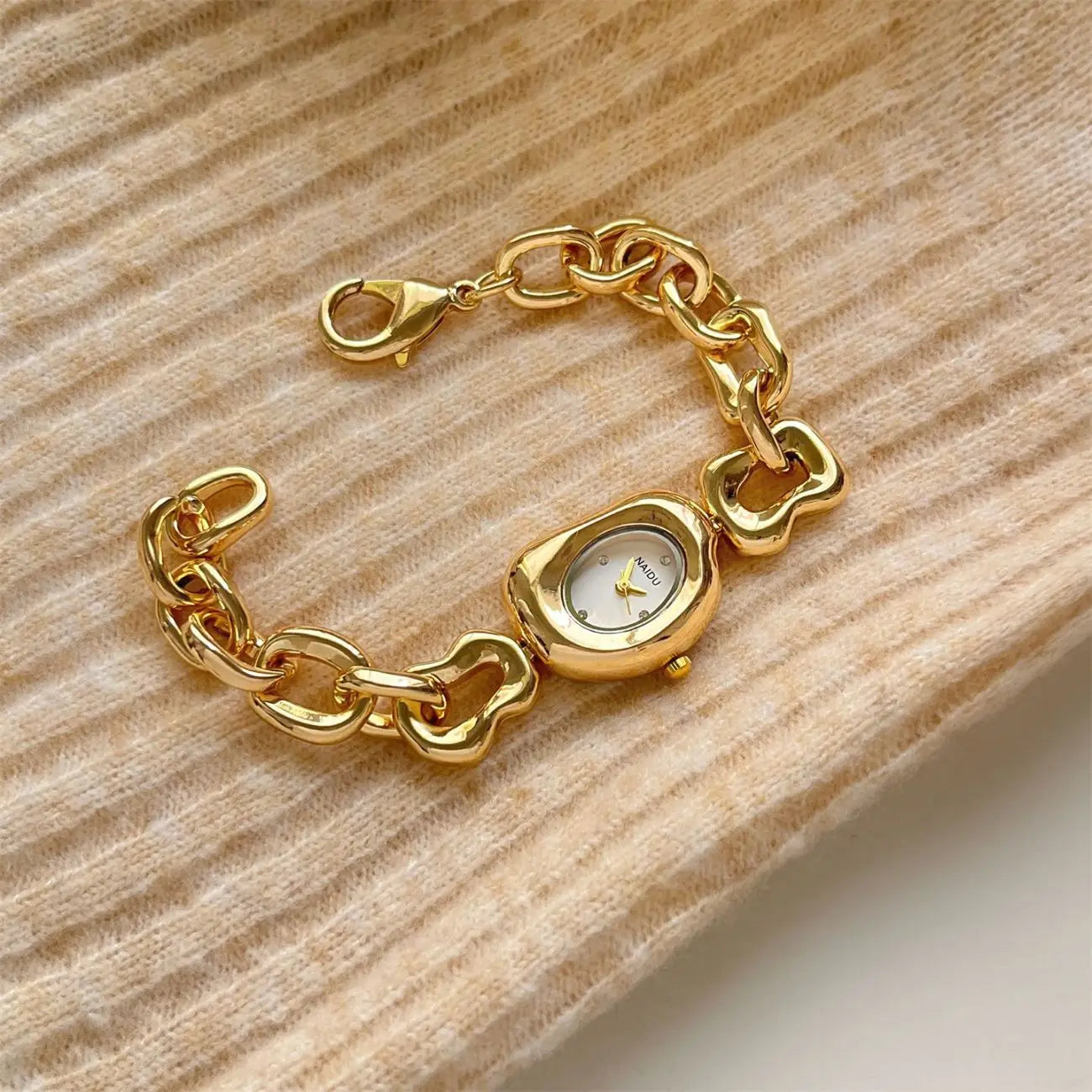 New Personalized Ladies Vintage Wristwatches for Female Girl Student Cute Jewelry Bracelet Cool Women Watches with Special Shape