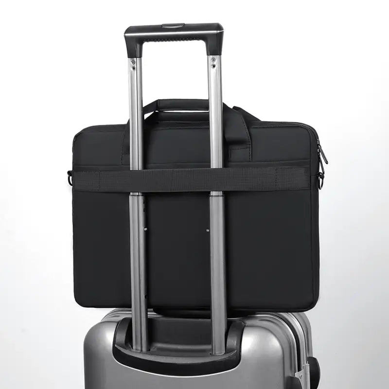 Sacoche professionnelle pour ordinateur portable en attaché/porte-documents, dotée d’un design minimaliste élégant et d’un matériau en tissu robuste.