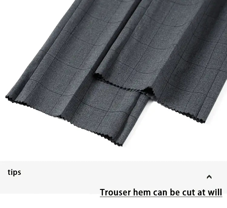 Dunkelgraue Wollhosen mit dezentem Karomuster und geschweiften Säumen, kombiniert mit einem schmalen, einreihigen schwarzen Anzugsakko, geeignet für vier Jahreszeiten.